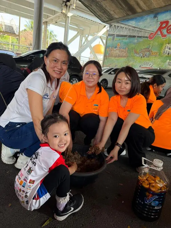 Volunteers preparing EM mudballs during the river conservation programme